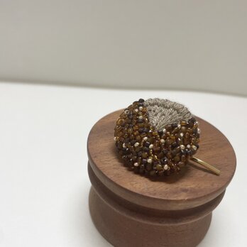 【cafe  カフェ】ひと針ひと針丁寧に　ヘアアクセサリー　ゴールド　ブラウン　hBの画像