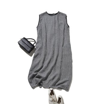 デザインと機能性を兼ね備えたリネンワンピース　ノースリーブワンピース　250701-1