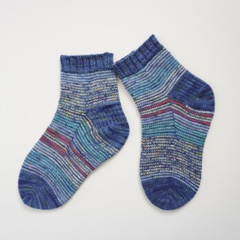 Lサイズの手編みの靴下　ショート丈　「海辺で夏休み」