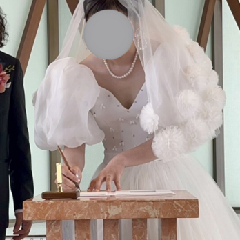 実例写真！ショートベールのみ バラトレーン ソフトチュール コーム付き 優しい 抜群のおしゃれ見え 結婚式の画像