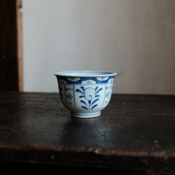 キュートな花文様◇見込みに舟。伊万里　花文染付猪口　向付　骨董/antiques 丁寧な暮らしに。明治期の画像