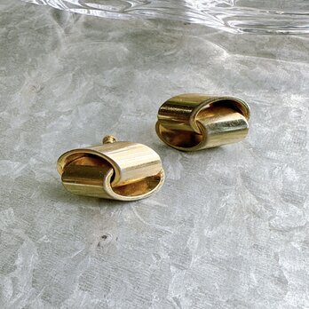 Y1163-ヴィンテージイヤリング・U.S.A. 1960s Gold Tone Double Hoops Earringsの画像