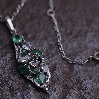Wild Crystal & Emerald Pendantの画像