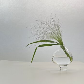 ガラスの一輪挿し　花瓶　フラワーベースの画像