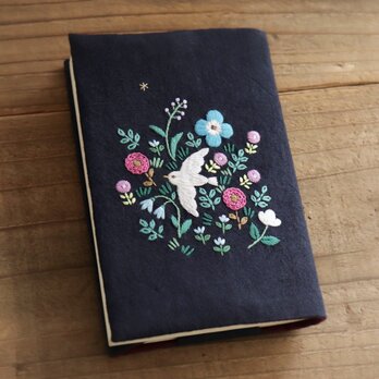 手刺繍のブックカバー『鳥と草花』【受注制作】の画像