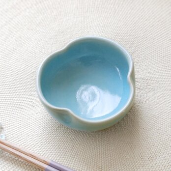 水色釉薬の三つ葉小鉢 ＊ smallサイズの画像
