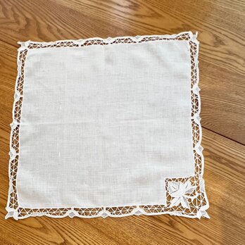 綿刺繍テーブルセンター　Bの画像