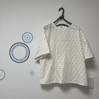 布帛Tシャツ　布帛　ドビー刺繍　コットン　アイボリーにブラックの画像