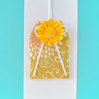 （あの日のヒマワリ）元巫女が作る花のお守り袋の画像