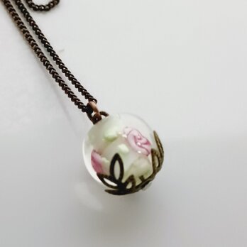 トンボ玉１粒ネックレス　バラ柄