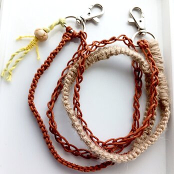 スマホホルダー　ひも人形付き　ハンドメイド