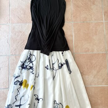 お絵描きしたみたいなスカート