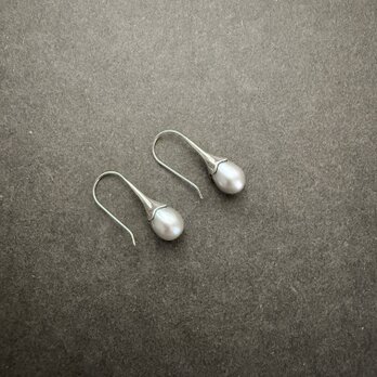 真珠のフックピアス　◆グレーパール◆の画像