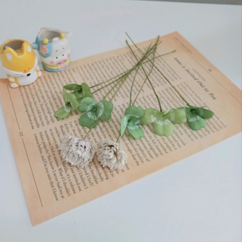 染め布花☆しろつめくさと四つ葉のクローバー　単品の画像