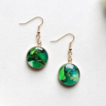 レジンアート　ラウンドピアス〈夏の王冠〉