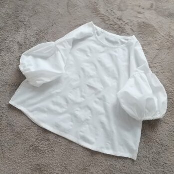 サマーセール！ビッグドット上質ホワイトコットンパフスリーブブラウスの画像