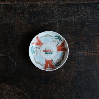 見込みに巻物◆素朴な風景図　瀬戸焼　赤絵金彩小皿　骨董/antiques 器　古美術　明治〜大正期【縁にアタリ】の画像