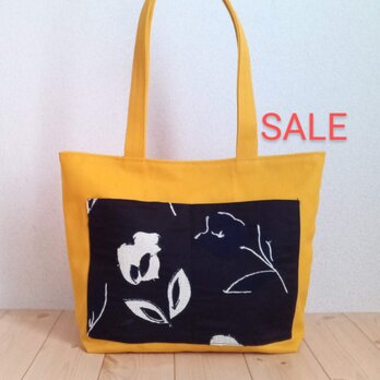 【サマーセール】A4対応☆ファスナーポケット付き　チューリップ刺繍ポケットのトートバッグ　マスタードイエロー　　732の画像