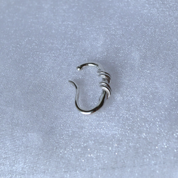 Coil around SV925オフィスカジュアル対応イヤーカフの画像