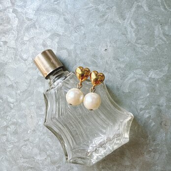 PA395-【 AVON 】エイボン・ヴィンテージピアス 1990 Gold Tone Heart Pearlの画像
