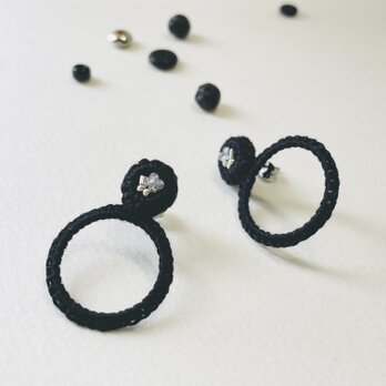 【黒色 kuroiro】さりげなくも黒を愉しみたい日のピアス　 金属アレルギー対応316