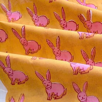 インドブロックプリント生地 [50cm単位] ラビットピンク オレンジ地 うさぎ 兎 バニーファブリックIF0004