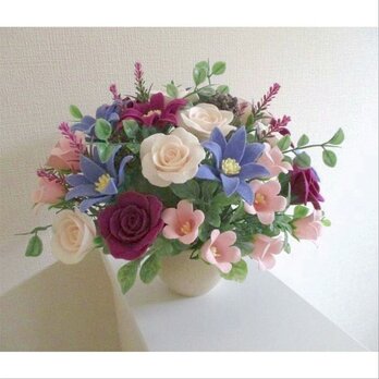 フェルトの花＊薔薇とクレマチス＊フェルトフラワー アレンジメント 紫パープル シック 花ギフトの画像