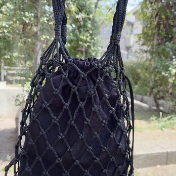 マクラメ編みのネットバッグ black×blackの画像