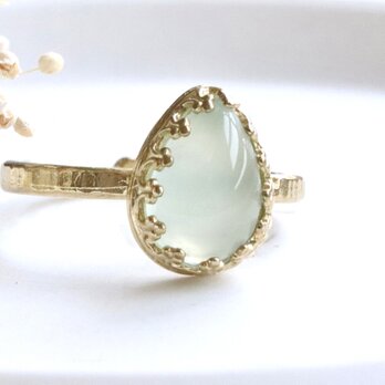 【癒しの雫】淡グリーン シーブルーカルセドニー クラウンリング｜フリーサイズ 天然石 指輪 ゴールド —crown—