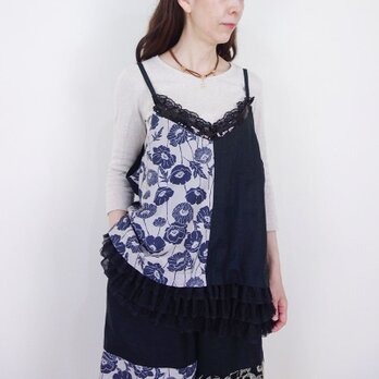 [予約販売] ブラックリネン×フラワー・前後OKフリルキャミ（スパンテープ付き）〈セットアップ可〉