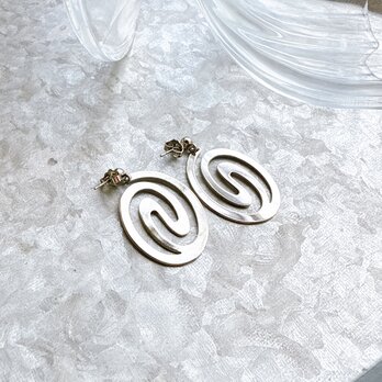 PA401-【 AVON 】エイボン・ヴィンテージピアス Silver Tone Swirl Oval Plateの画像
