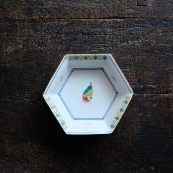 【サマー特価¥1500→¥850】カラフルな筍が可愛い◆久谷焼　野菜文色絵六角皿　暮らしに　和食器　工芸品　現代品