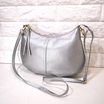 ★ハンドメイド★日本製★本革★斜め掛けショルダーバッグ★コロンとしたスタイル★三日月型★シルバー色★スマホ★