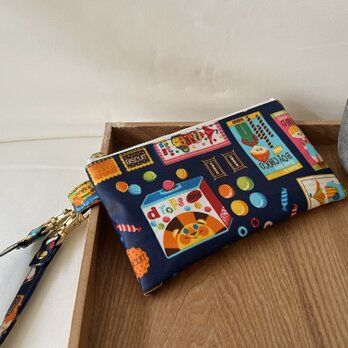 14裏付き　ストラップミニラミネートポーチ　ポップなお菓子　カラビナ