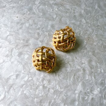 YM135-【 Monet 】モネ・ヴィンテージイヤリング 1970s Gold Tone Basket Weaveの画像