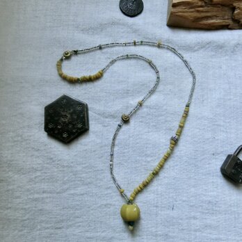 ＊古のひとつぶネックレス＠古代ジャワ玉＋ヴェネチアの古いシードビーズ＋貿易風のビーズ