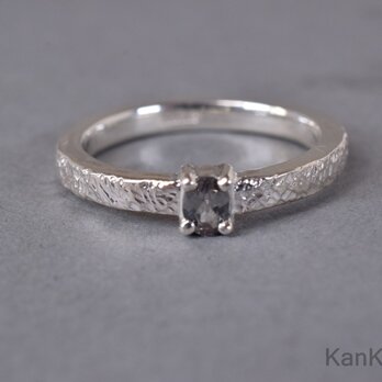 カラーチェンジガーネットのリング(アレキサンドライトタイプ)