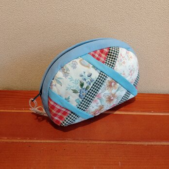 四角モチーフ　パッチワーク楕円型ポーチ（中）