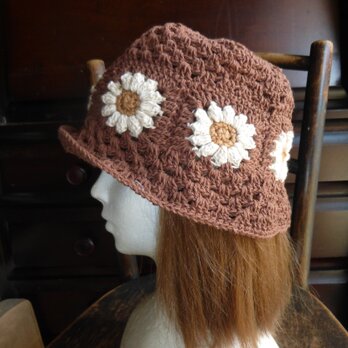 お花のモチーフの茶色の夏糸の帽子