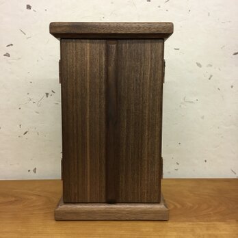 小さな厨子仏壇（ヲールナット）の画像