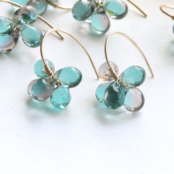 エメラルドグリーンの花束ピアス/イヤリング　チェコガラス　14Kgf　--little bouquet--