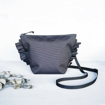 撥水CORDURA®ナイロン使用｜軽量フリルショルダーバッグ／サコッシュの画像
