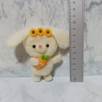 羊毛フェルト 耳たれウサギ ブローチ　９㎝