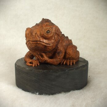 ★カエルの木彫り置物★