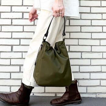 撥水加工で丈夫！A4サイズも入る巾着バッグ　BALON：カーキ（CORDURA　撥水加工ナイロン）