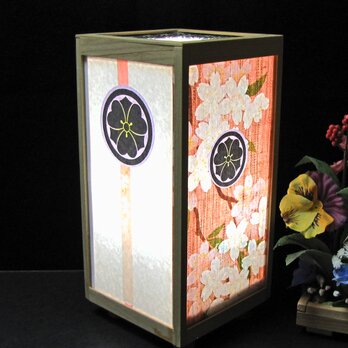 ◆家紋の宿り木=「丸に剣片喰」（家紋変更可）／至福の明り・心温まるひととき／LED昼白色･桧枠造・厚紙張貼・軽量／