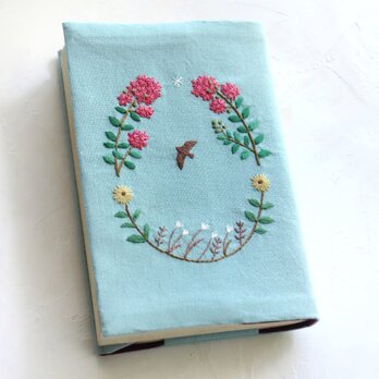 ブックカバー 刺繍の通販 | iichi 日々の暮らしを心地よくする
