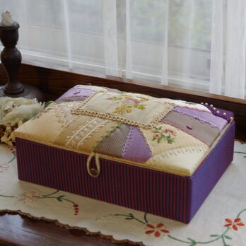 布箱　アンティーク布　刺繍　クレイジーキルト