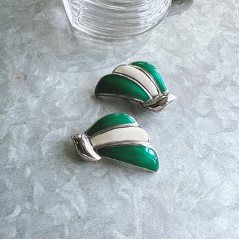 Y638-ヴィンテージイヤリング U.S.A. 1970〜80s Green and White Enamel Paint