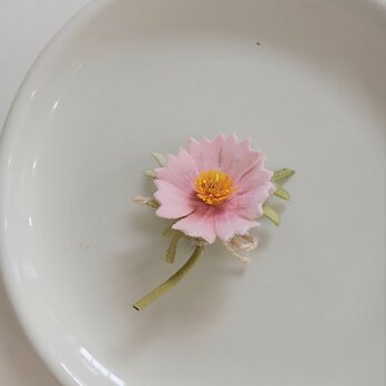 染め布花*小さな秋桜のブローチ